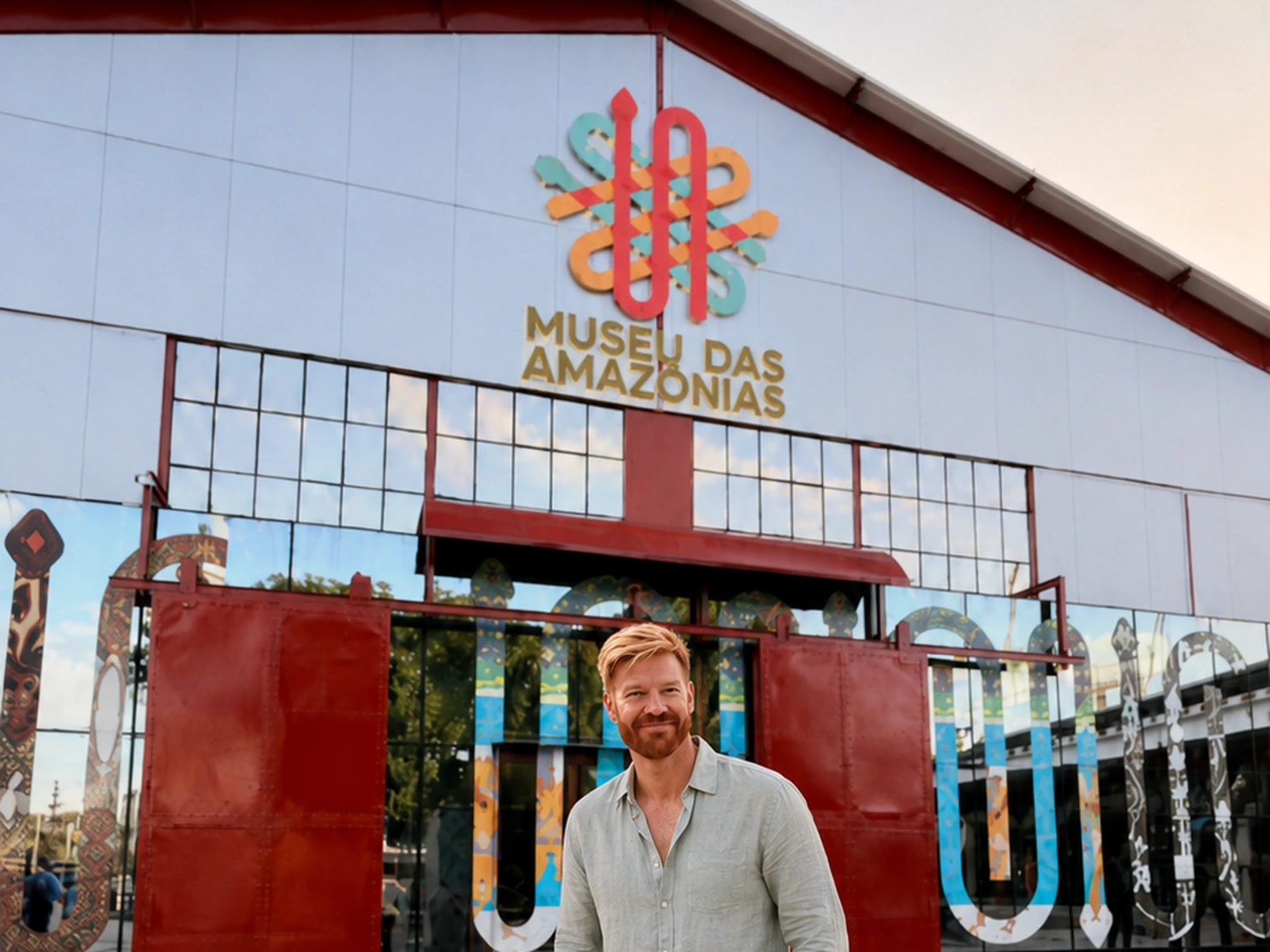 Lipe frente al Museo de las Amazonías, en Belém